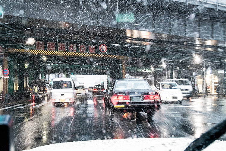 降雪時のドライブイメージ